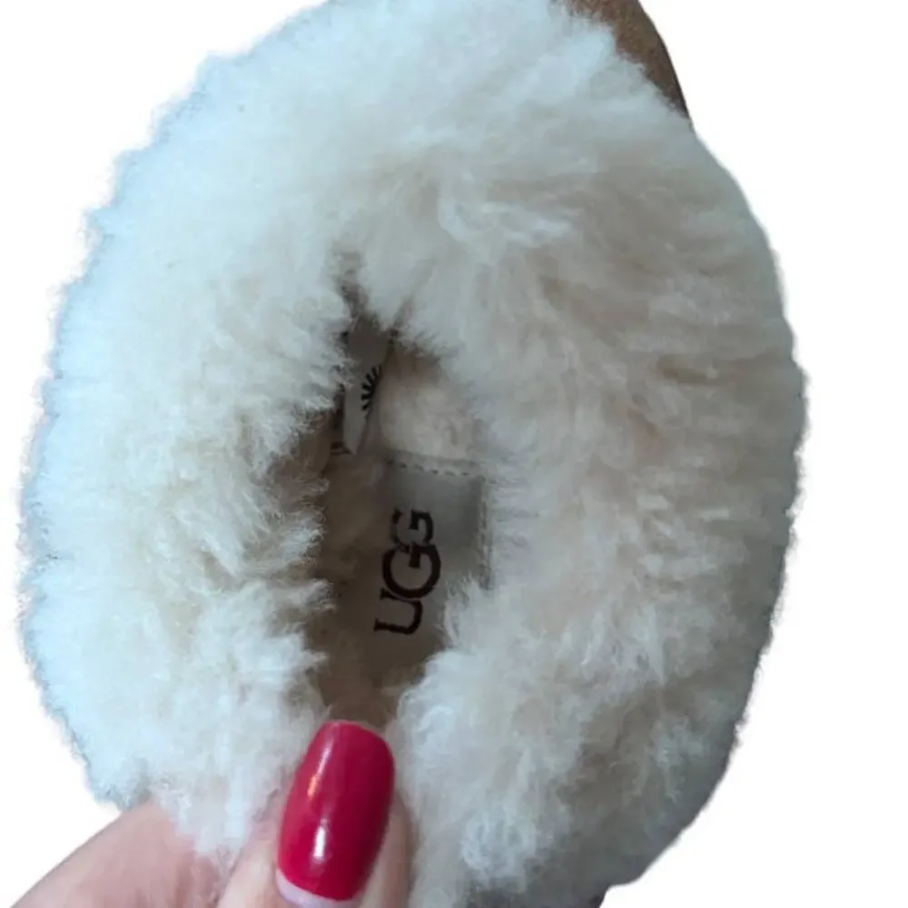 EUC UGG Ultra Comfort Sole Sheepskin Moccasins Slippers Chestnut Kid's Size 9